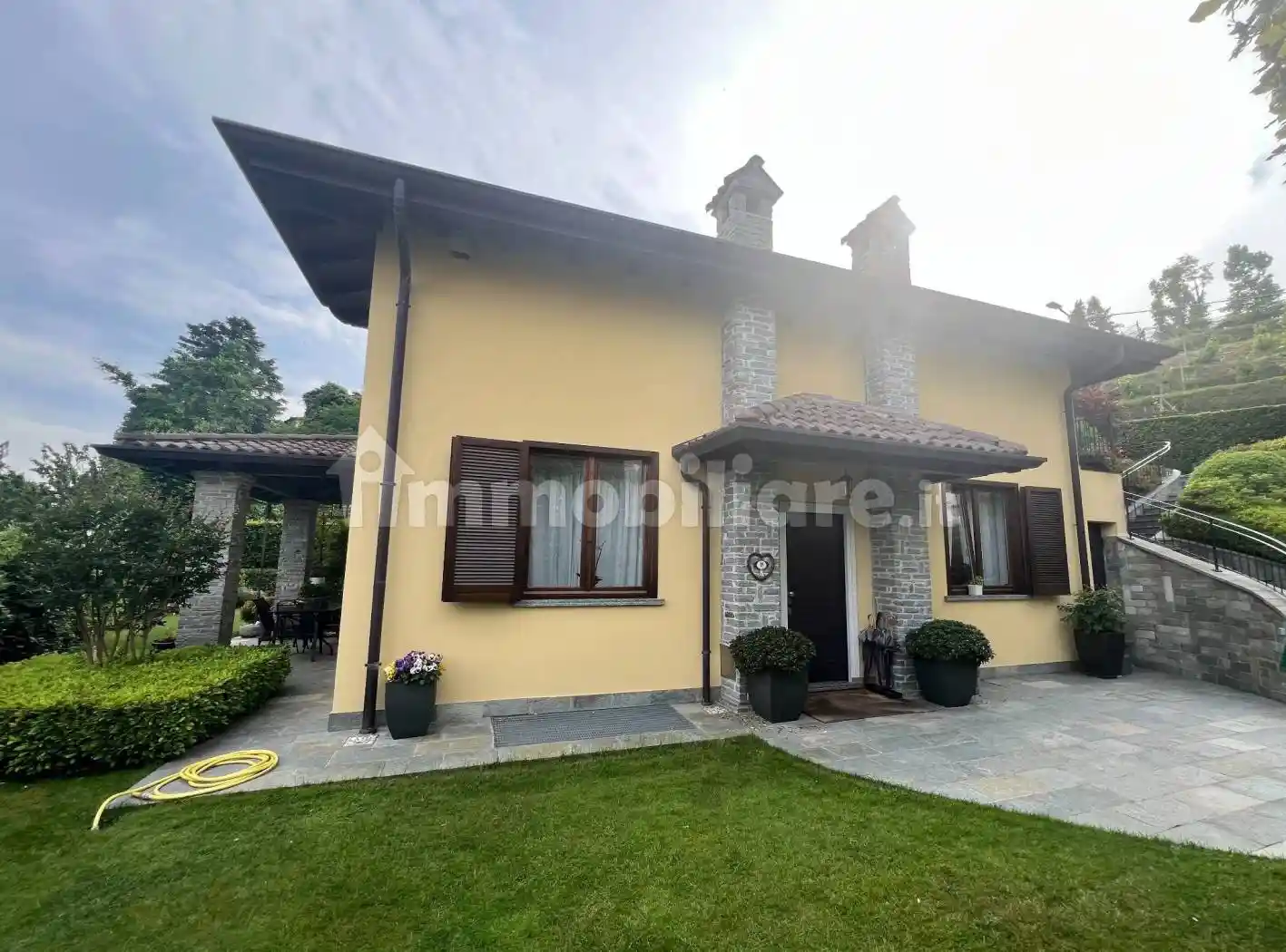 Villa in vendita a Montano Lucino
