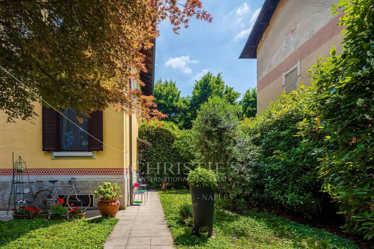 Villa plurifamiliare in vendita a Milano