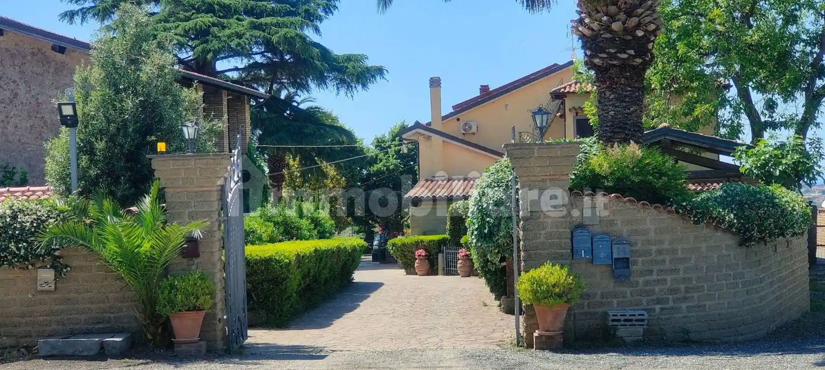 Rustico - Casale in vendita a Roma