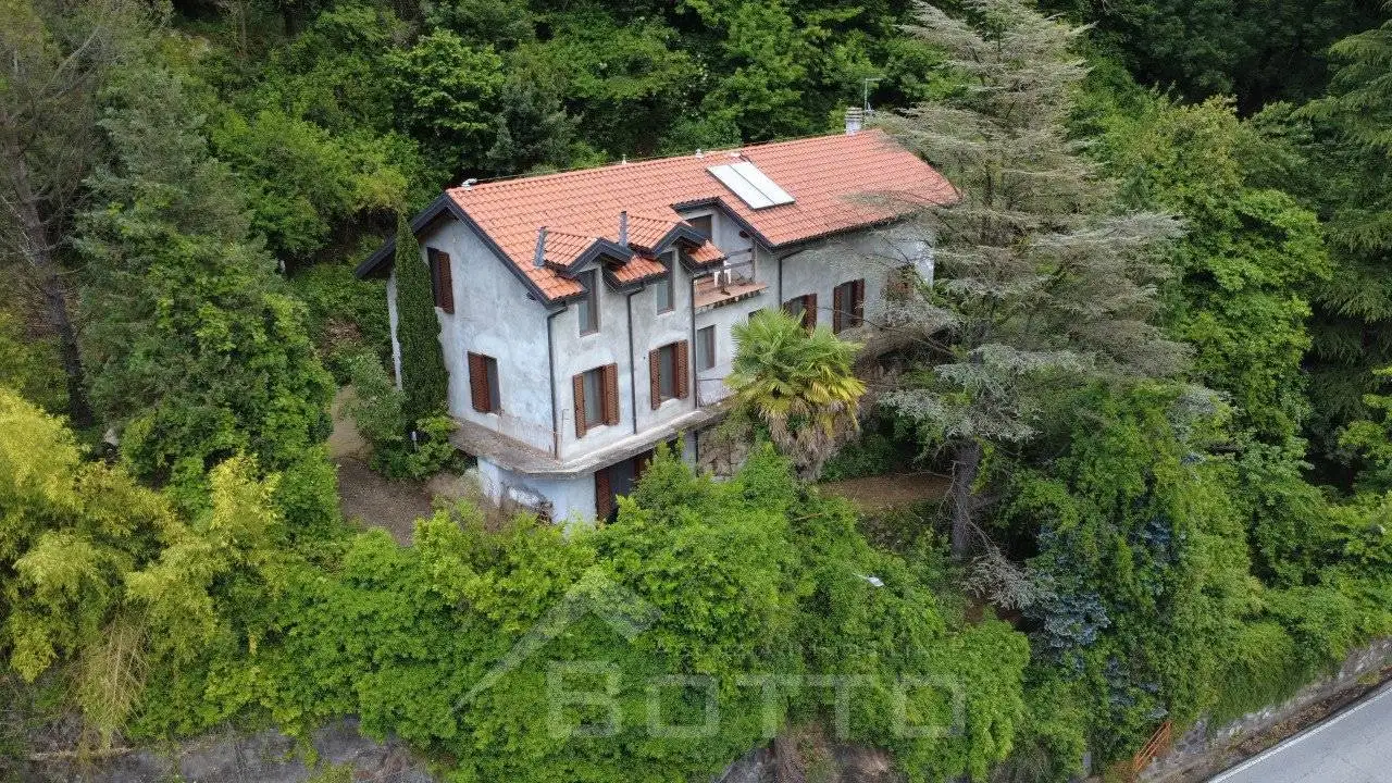 Villa in vendita a Varallo