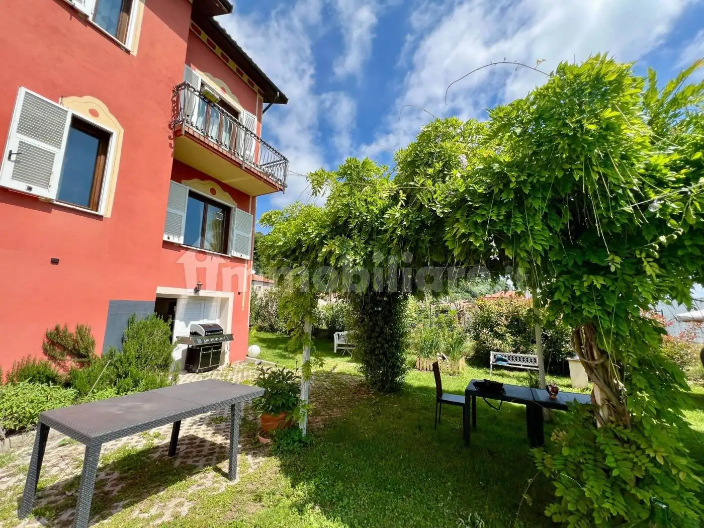 Palazzo - Edificio in vendita a Pallare