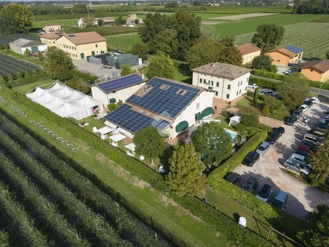 Palazzo - Edificio in vendita a Carpi