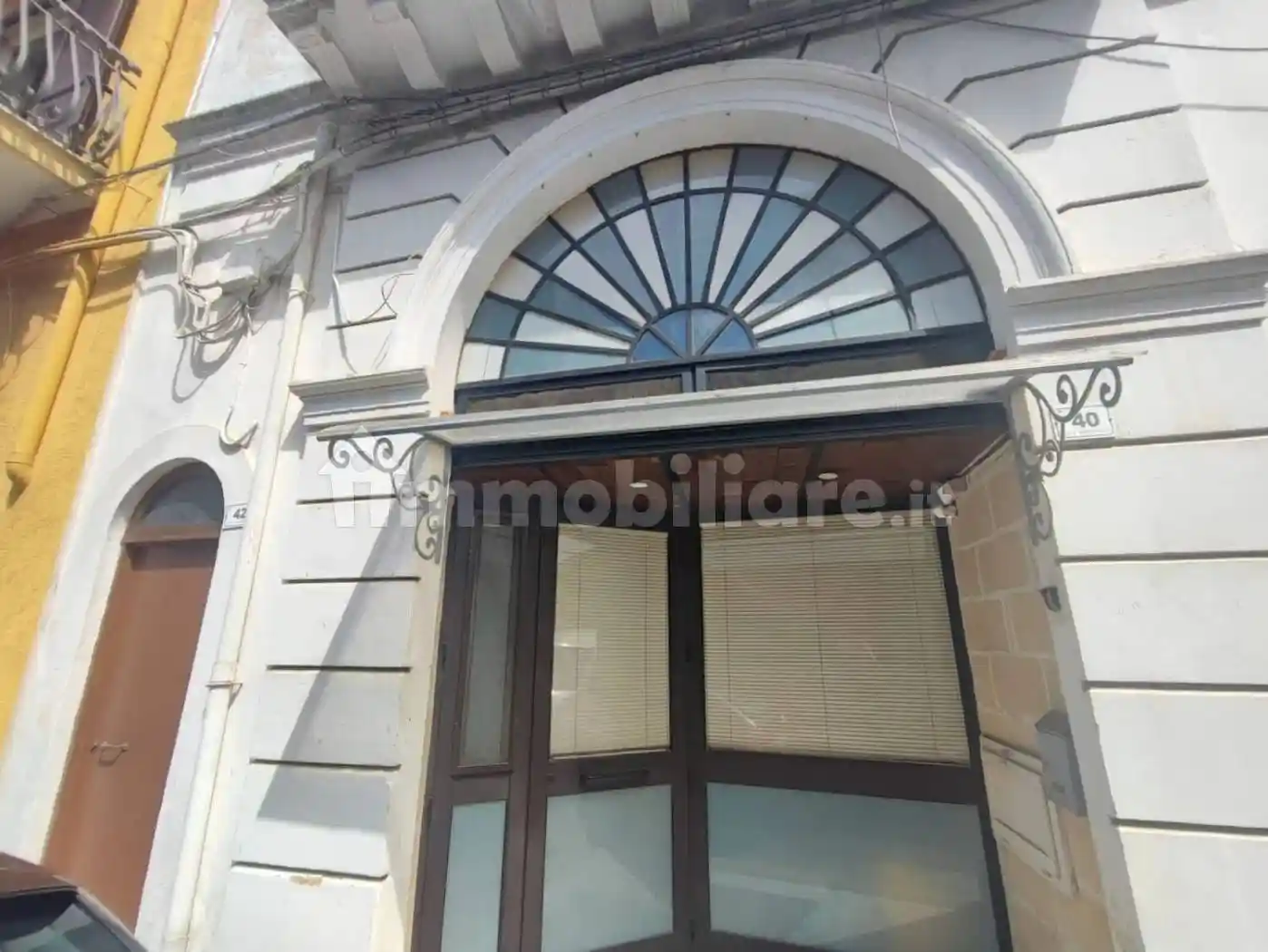 Palazzo - Edificio in vendita a Aradeo