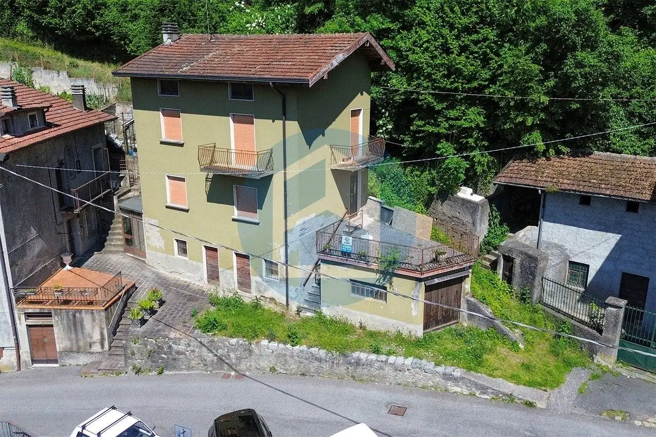 Casa indipendente in vendita a Bienno