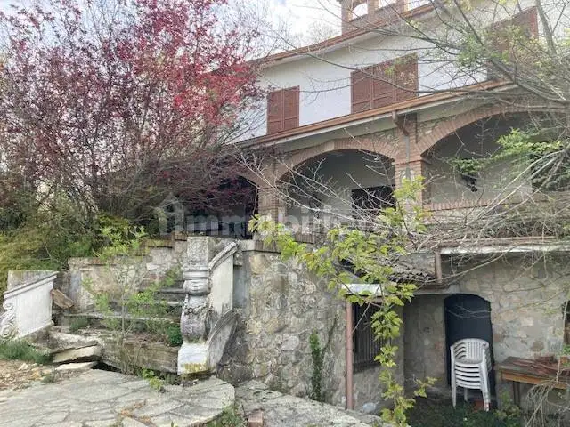 Villa in asta a Piozzano