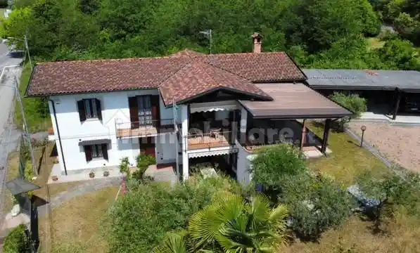 Villa in vendita a Gavirate