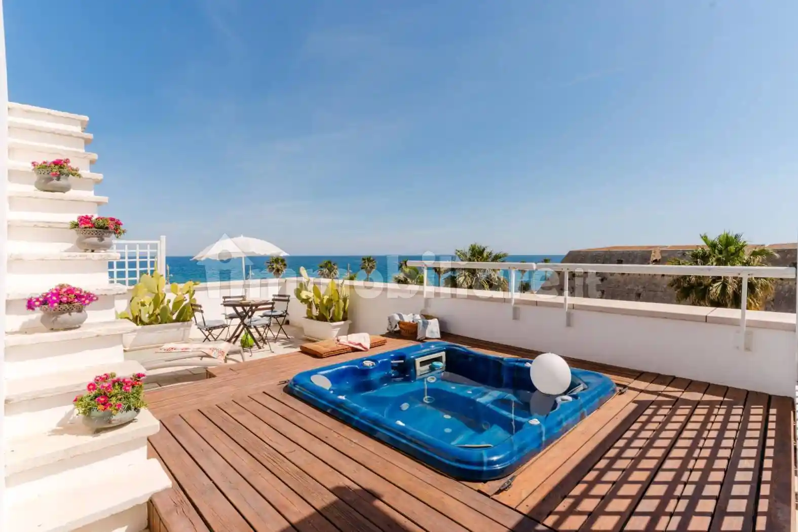 Palazzo - Edificio in vendita a Mola di Bari