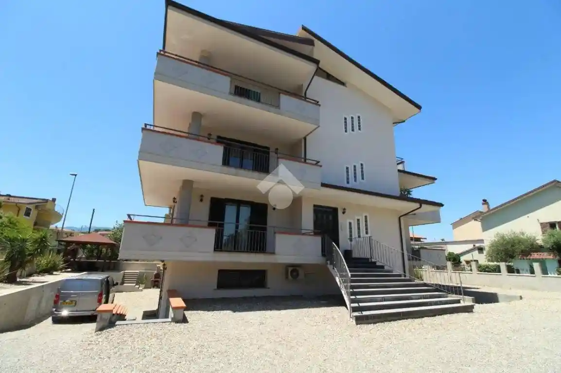 Trilocale via U. Foscolo 14, Taverna, Montalto Uffugo - foto 4