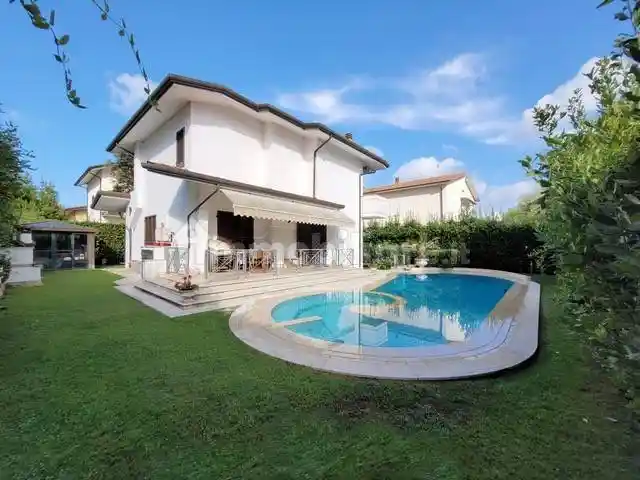 Villa in vendita a Pietrasanta