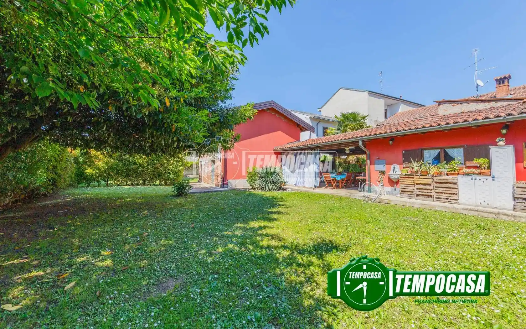 Villa in vendita a Vernate