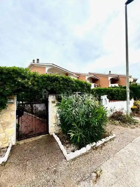 Villetta a schiera in vendita a Pomezia