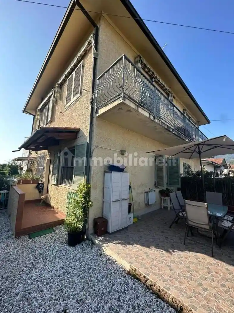 Appartamento in vendita a Montignoso