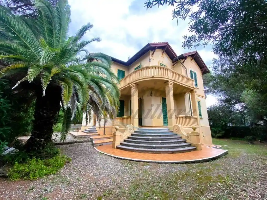 Villa in vendita a Livorno
