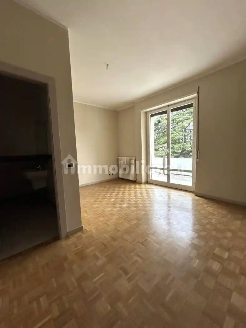 Quadrilocale viale Padre Gian Battista Aguggiari 23, Brunella, Varese - foto 4