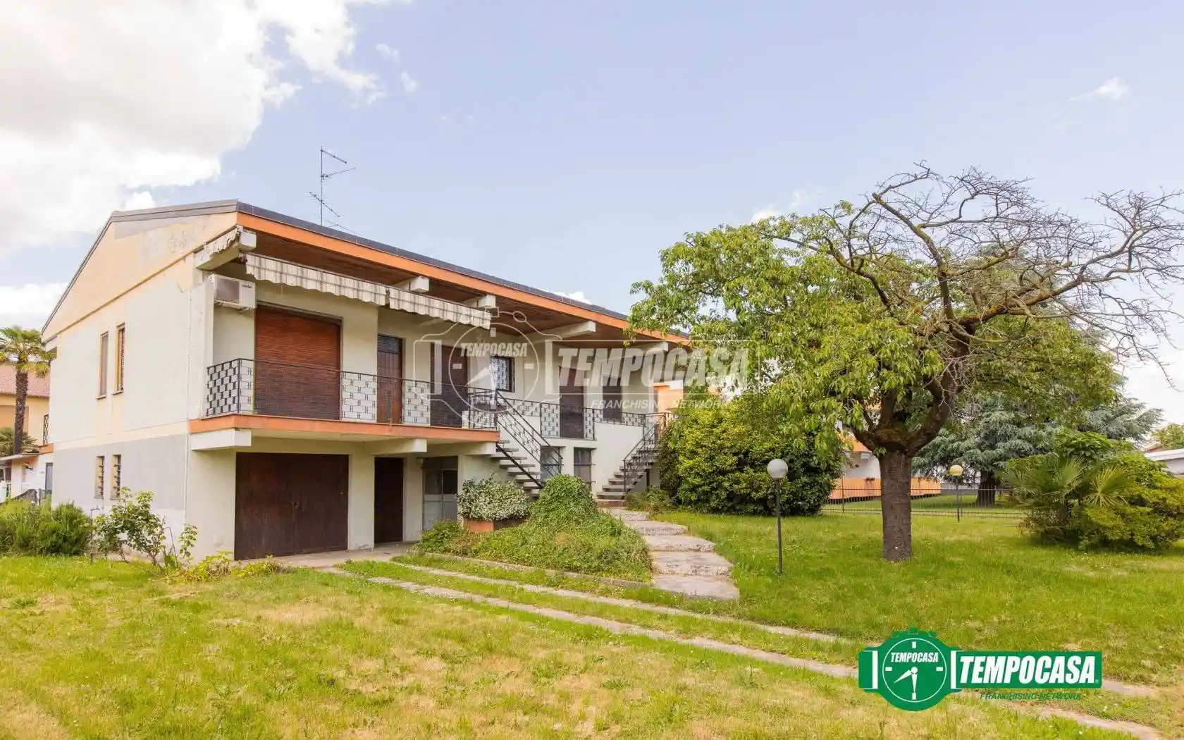 Villa in vendita a Bellinzago Novarese