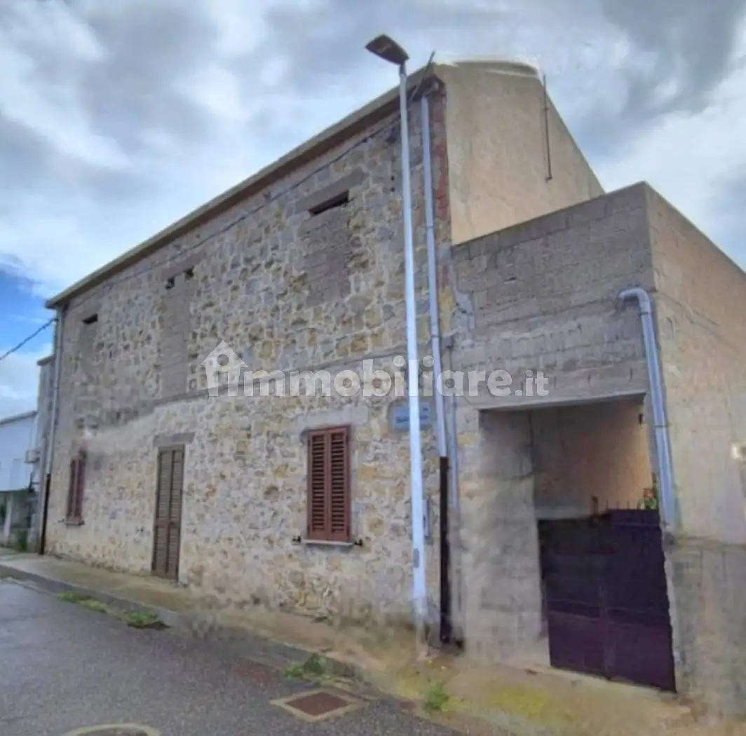 Rustico - Casale in vendita a Turri