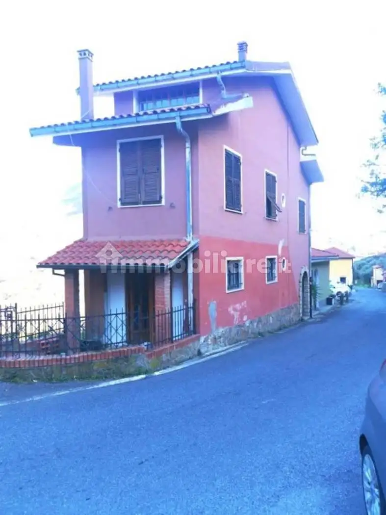 Casa indipendente in vendita a Caravonica