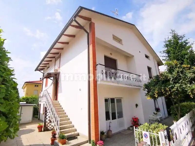 Villa in vendita a Vallefoglia