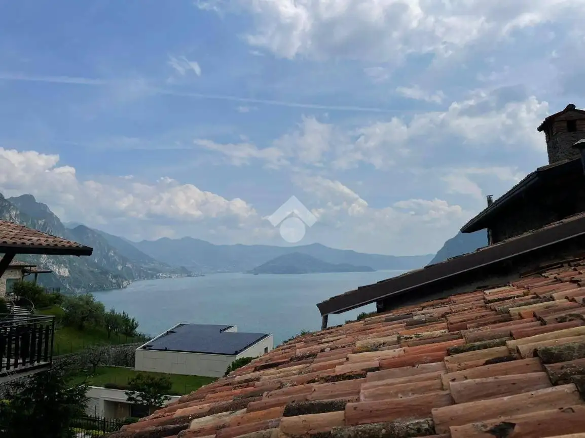 Casa indipendente in vendita a Riva di Solto