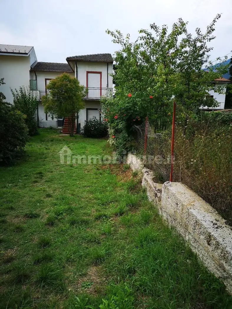 Casa indipendente in vendita a Pizzoli