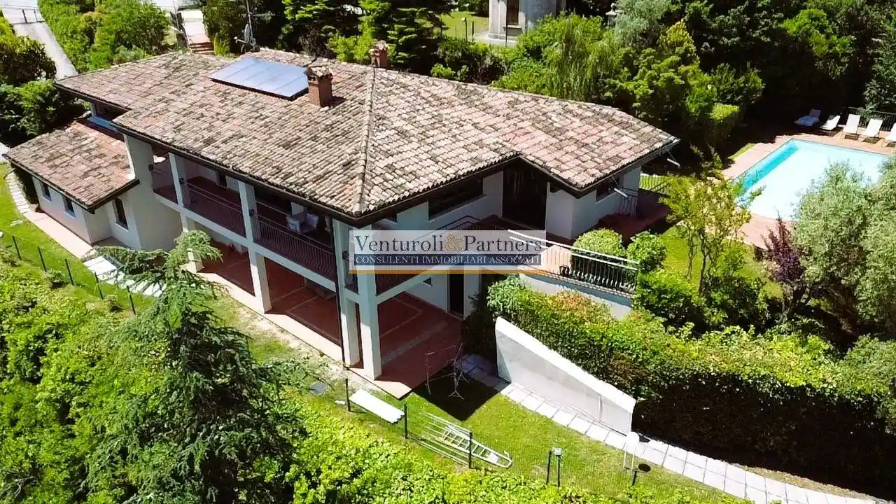 Villa in vendita a Soiano del Lago