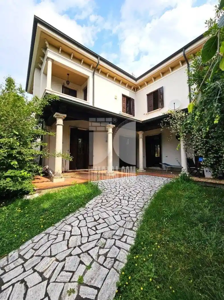 Villa in vendita a Borgo Virgilio