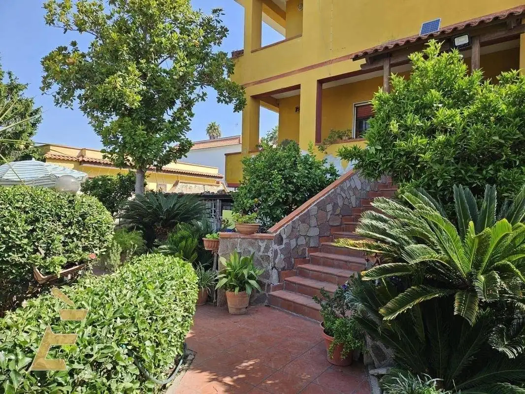 Villa in vendita a Giugliano in Campania