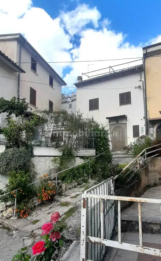 Casa indipendente in vendita a Scurcola Marsicana