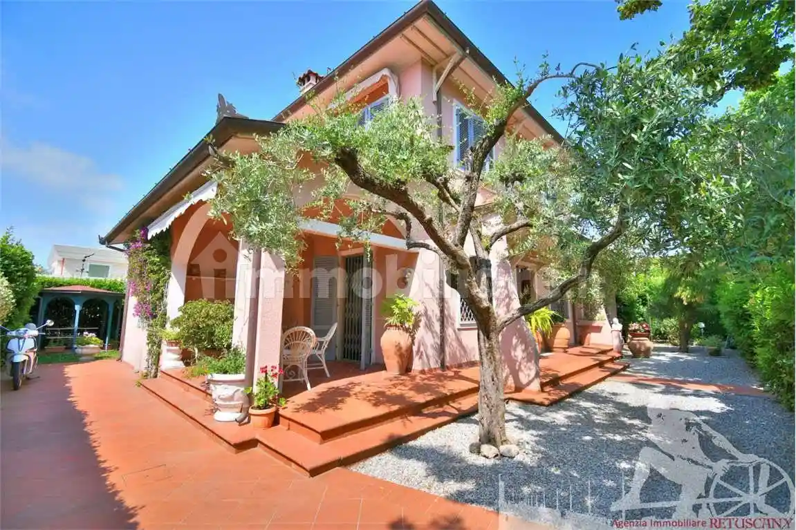 Villa in vendita a Forte dei Marmi