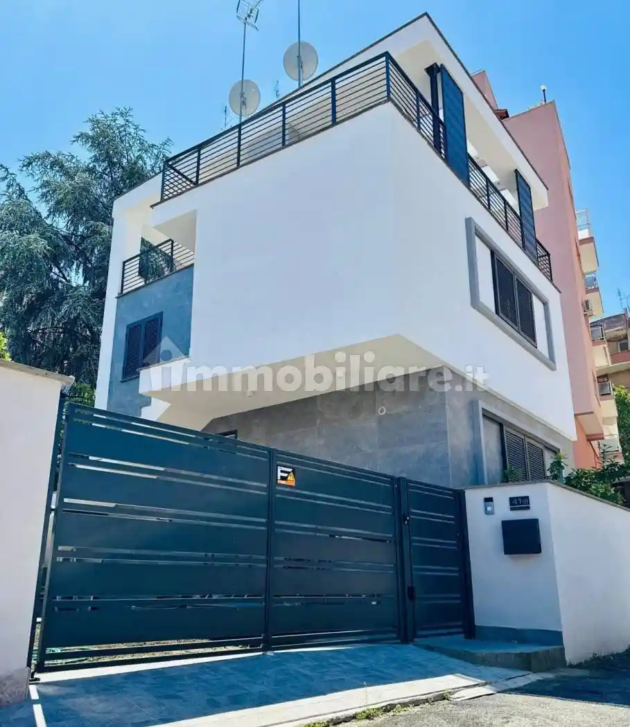 Appartamento in vendita a Roma