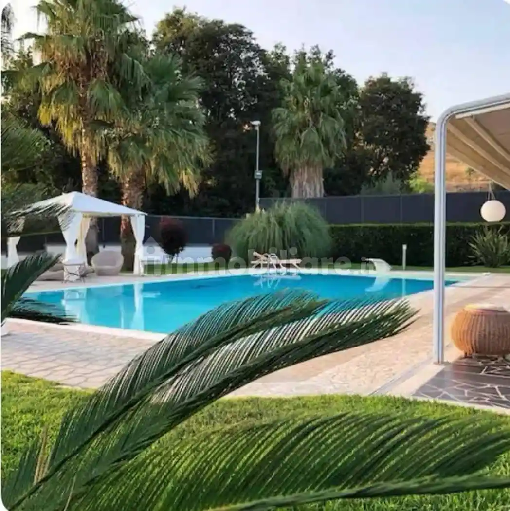 Villa in vendita a Pastorano