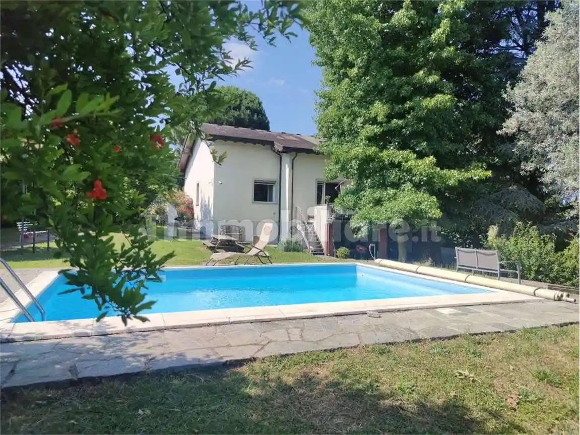 Villa in vendita a Lurago d'Erba
