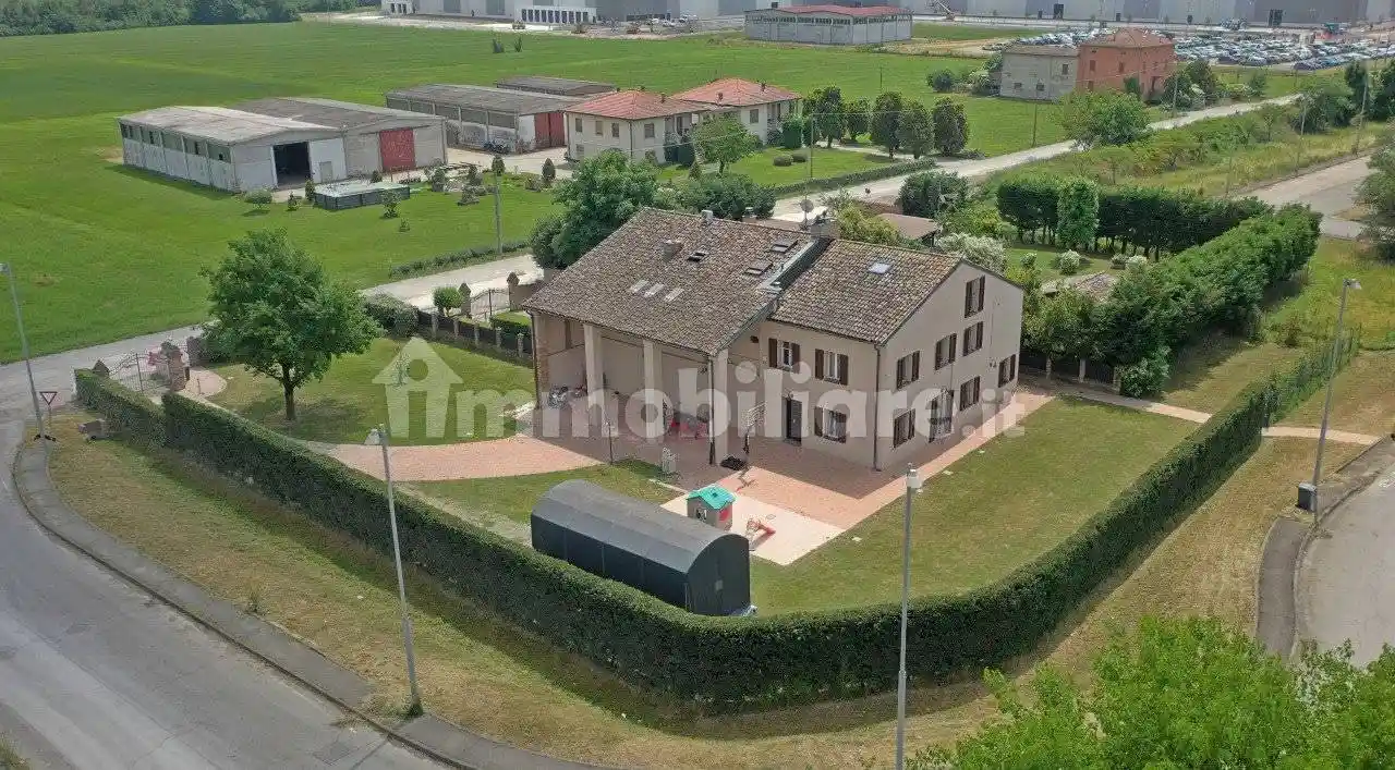Villa in vendita a Parma