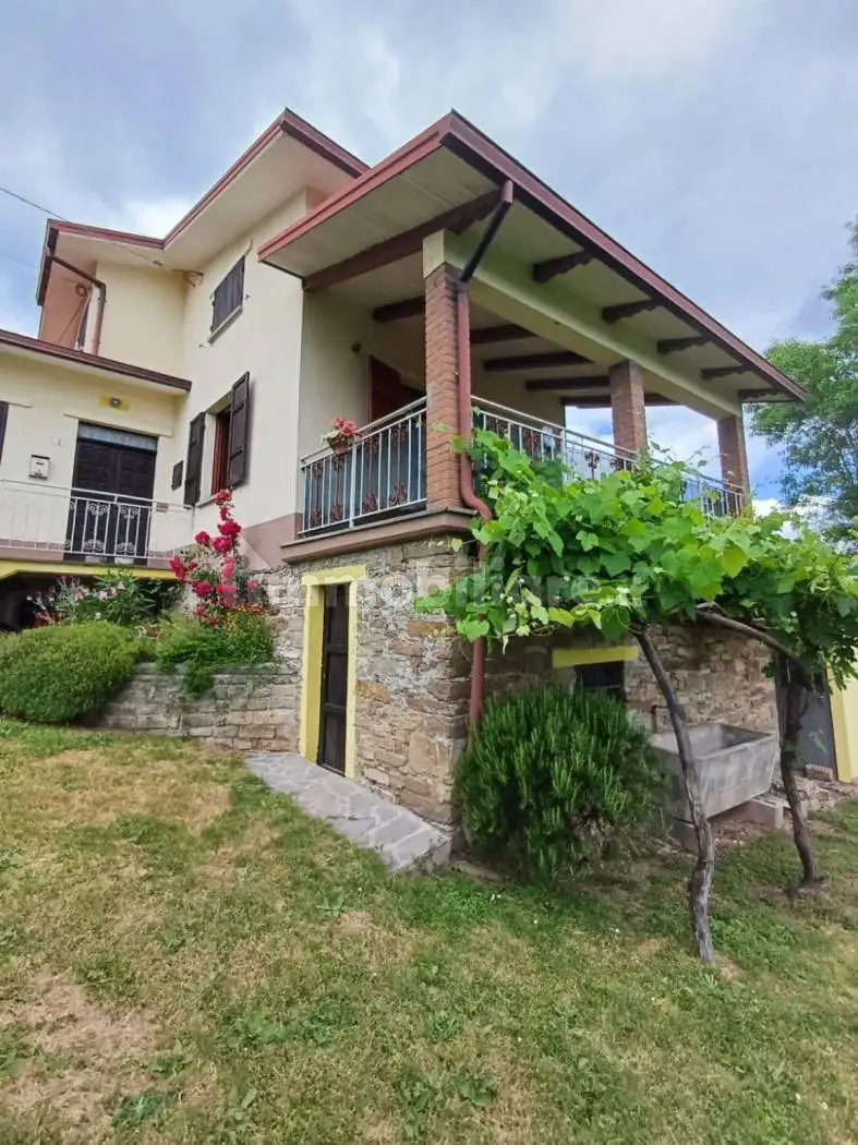 Villa in vendita a Valmozzola