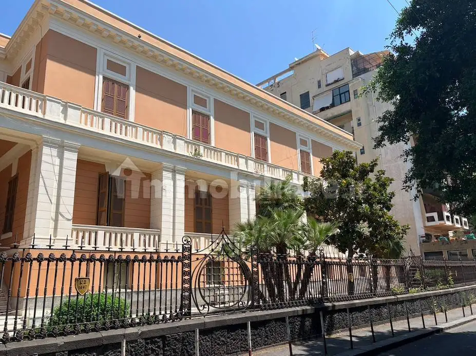 Palazzo - Edificio in affitto a Catania