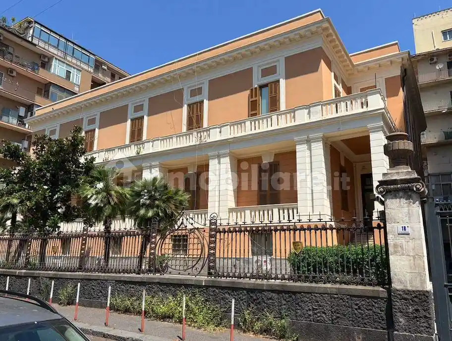 Palazzo - Edificio in Affitto - foto 2