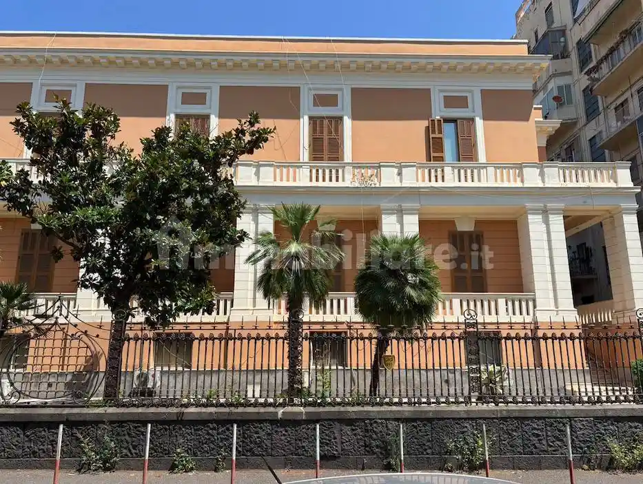 Palazzo - Edificio in Affitto - foto 3