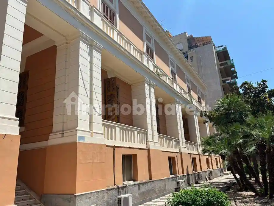 Palazzo - Edificio in Affitto - foto 4