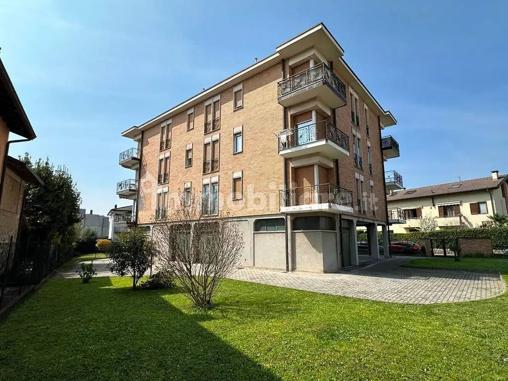 Appartamento in vendita a Alzate Brianza