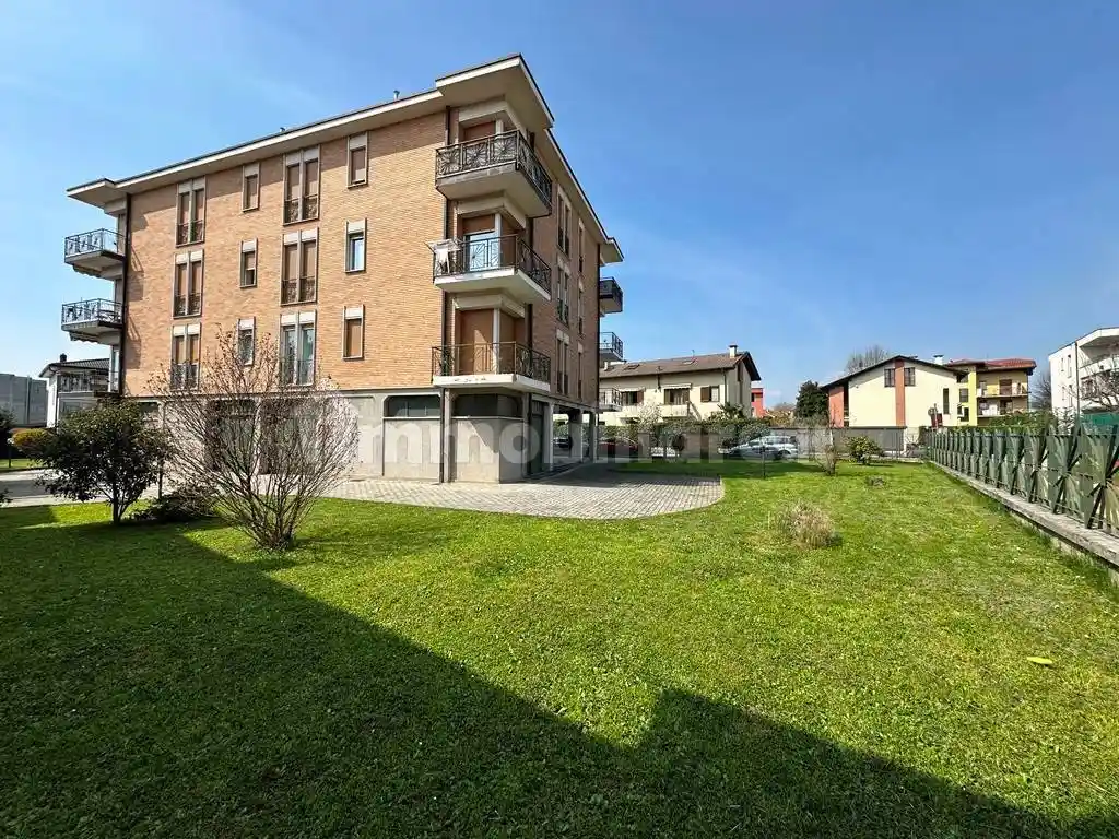 Trilocale via Enrico Fermi 67, Centro, Alzate Brianza - foto 3