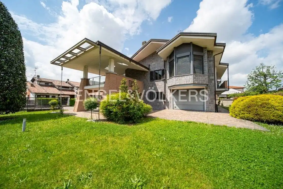 Villa in vendita a Saronno