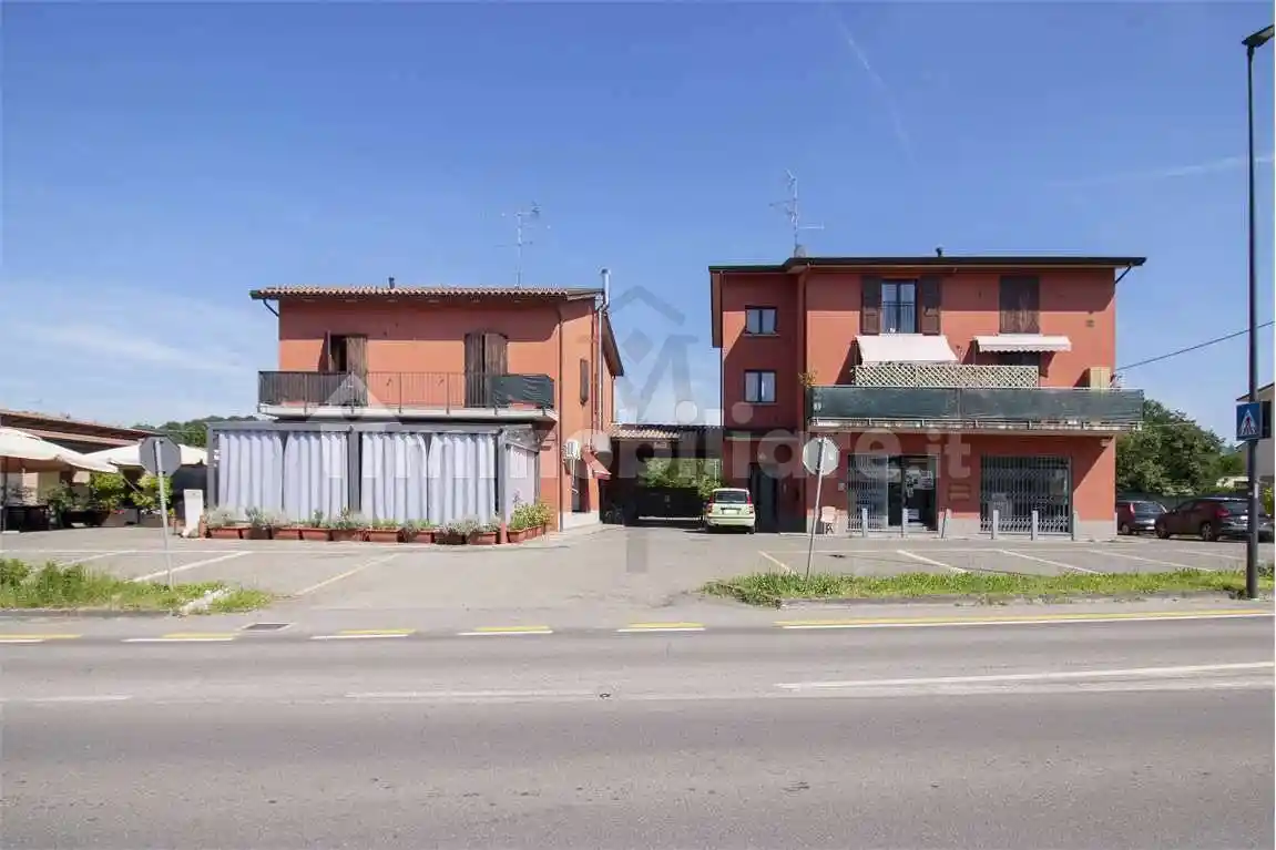 Palazzo - Edificio in vendita a San Polo d'Enza