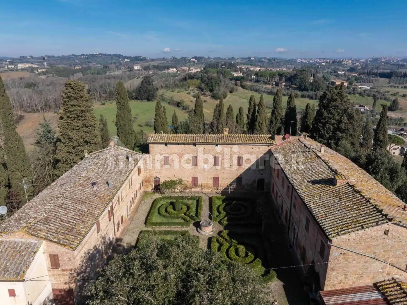 Rustico - Casale in vendita a Siena