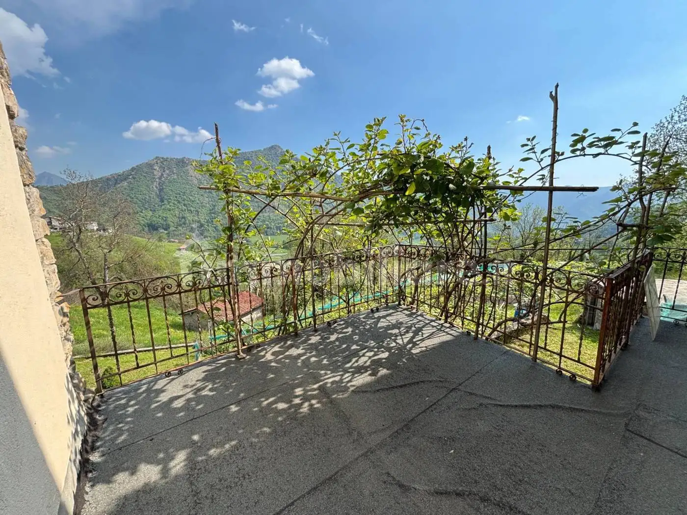 Casa indipendente in vendita a Dossena