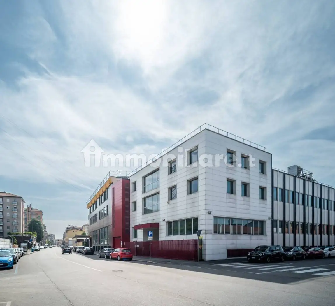 Building in vendita a Milan