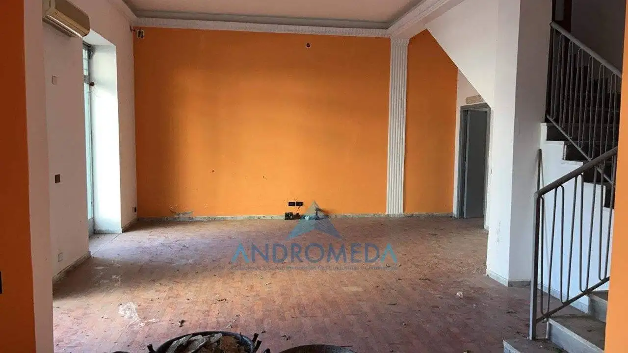 Palazzo - Edificio in affitto a Portici