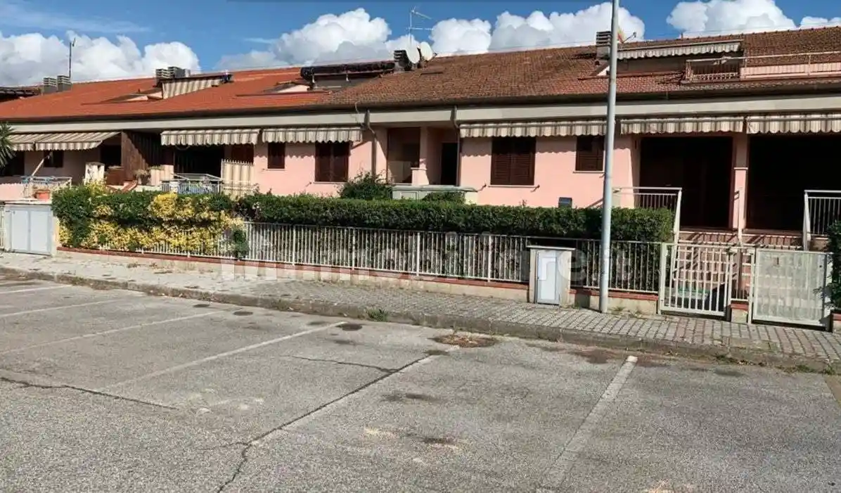 Appartamento in vendita a Luni