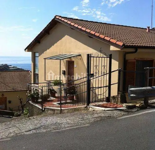 Appartamento in vendita a Pompeiana