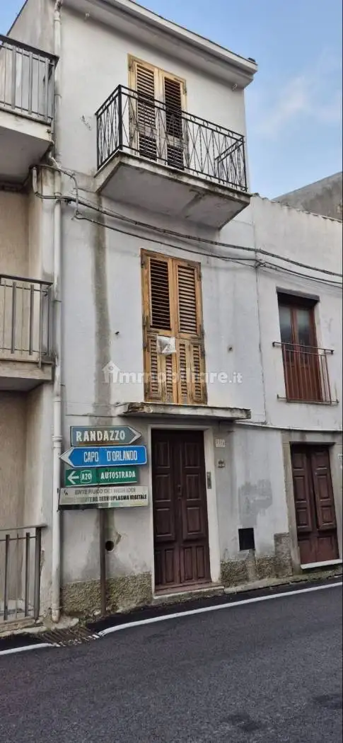 Casa indipendente in vendita a Ucria