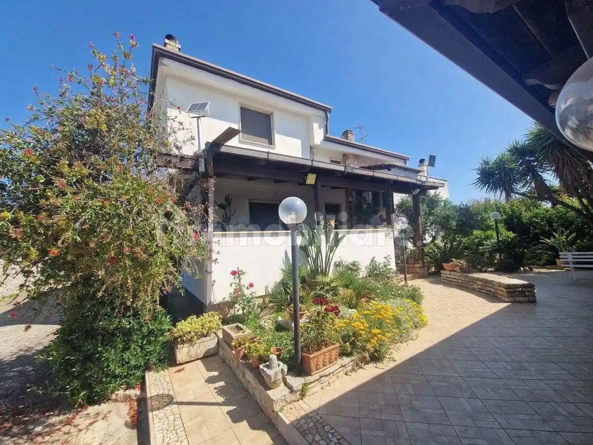 Villa in vendita a Turi